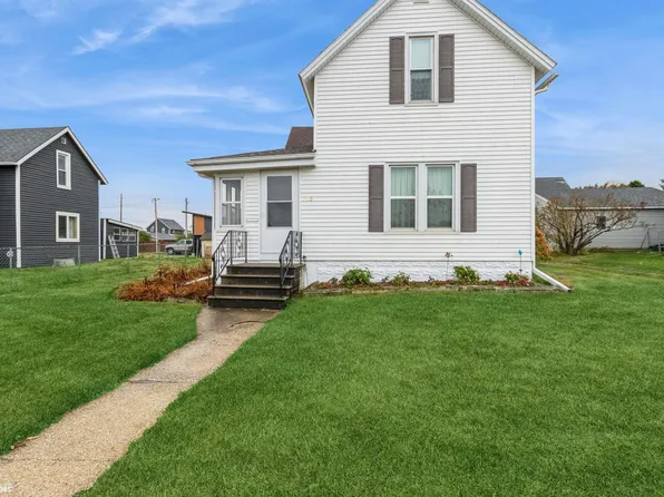 703 E State St, Marshalltown, IA 50158