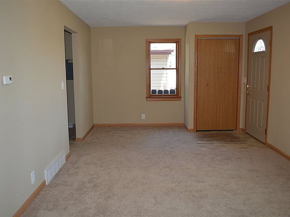 3rd image of 806 Copper Dr