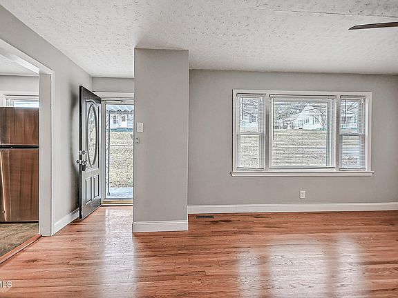 5th image of 213 Hill Dr