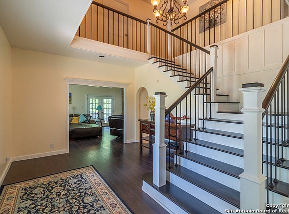 4th image of 1918 Bentwood Dr