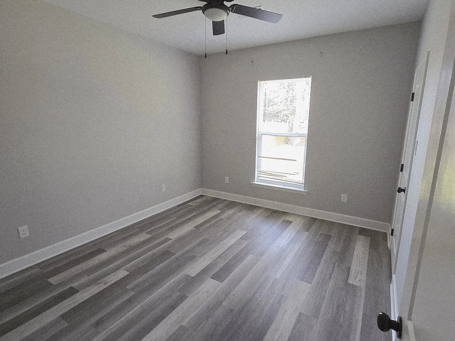 2 bed, 1050 sqft, $1,300 — Photo 4