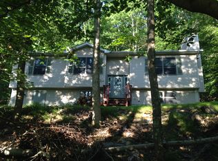 130 Saint Andrews Dr, Bushkill, PA 18324