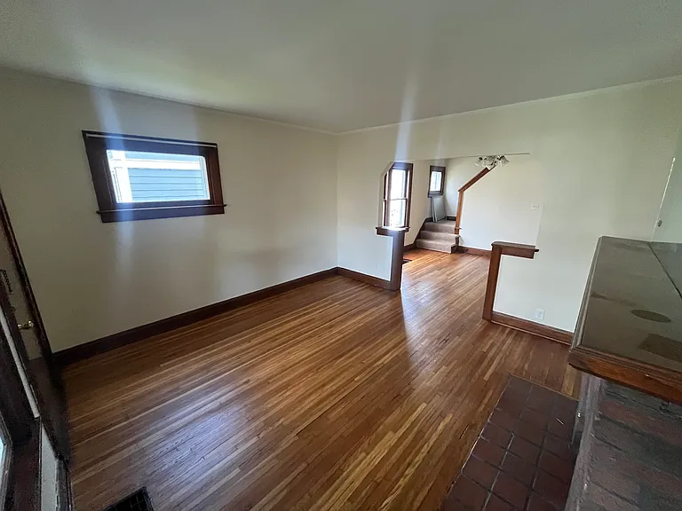 908 Thomas Rd — Photo 13