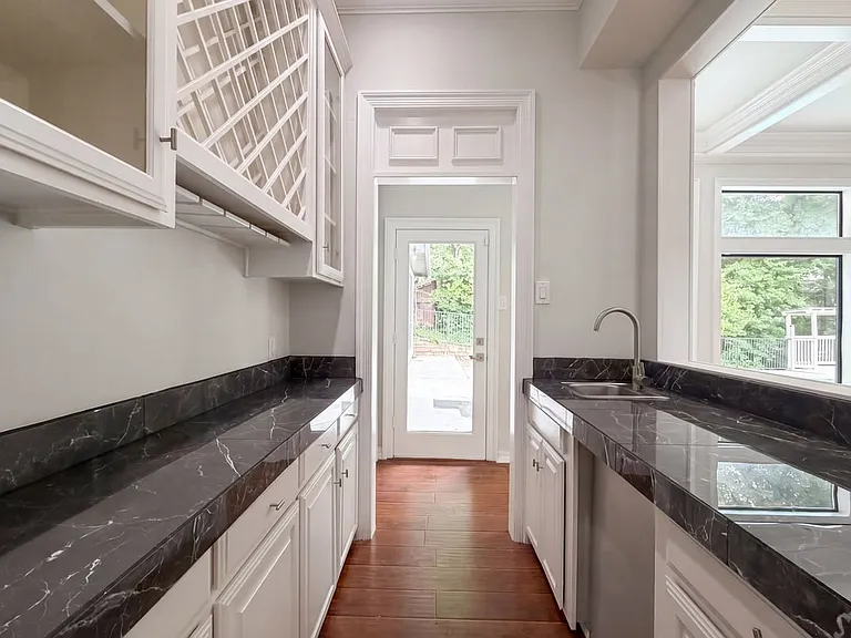 2409 Castle Rock Rd — Photo 14