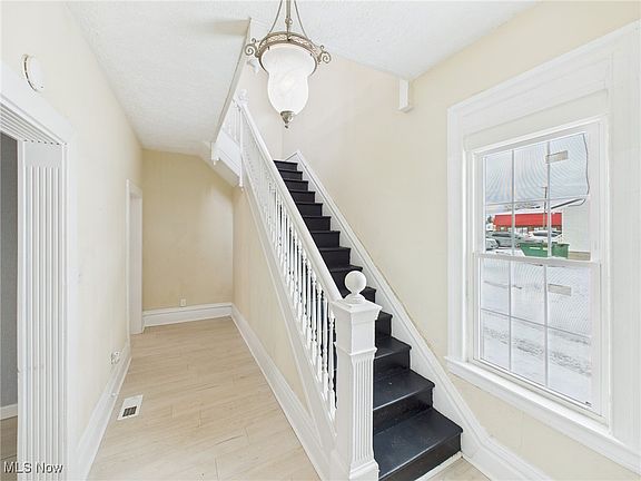 2nd image of 816 17th St