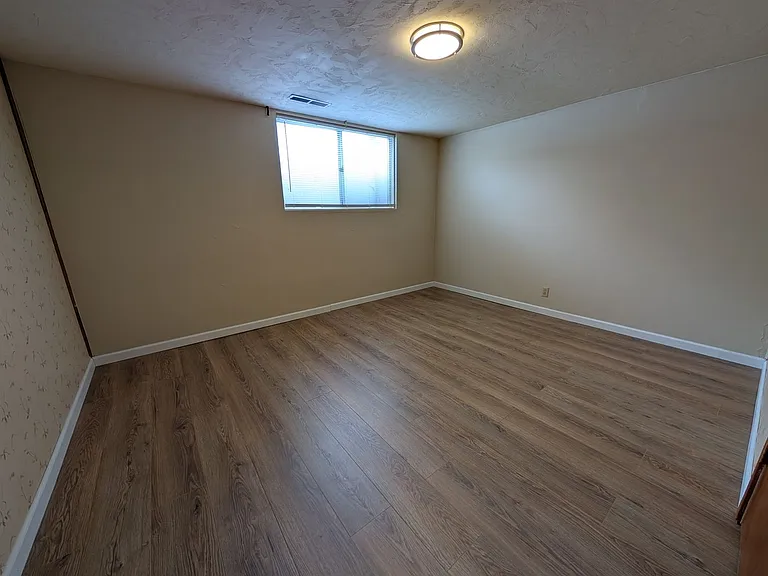 722 Bryden Ave — Photo 18