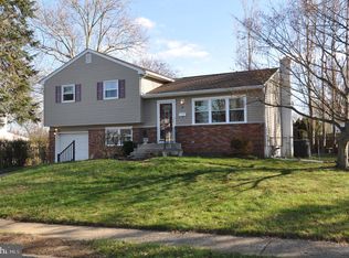 8 Sussex Rd, Mount Holly, NJ 08060