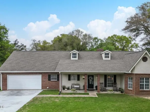 2421 Collins Blvd, Gulfport, MS 39507