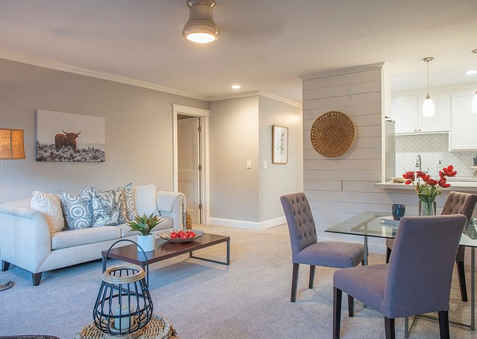 1st image of 1743 Carmel Dr APT 21