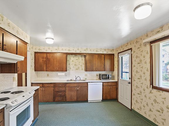 4th image of 6826 N Greenwood Blvd