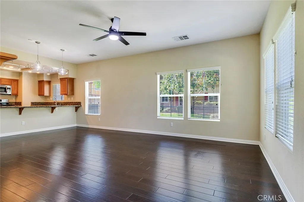 3 bed, 2.5 bath, 1693 sqft, $3,300 — Photo 4