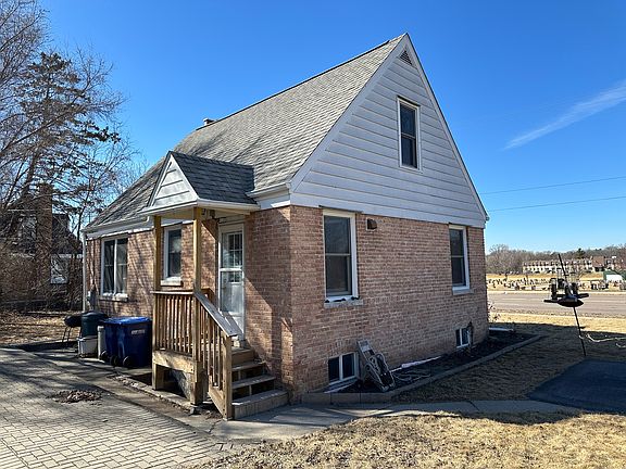 2nd image of 542 Sycamore Rd