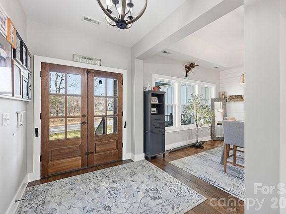 4th image of 3207 Frazier Dr