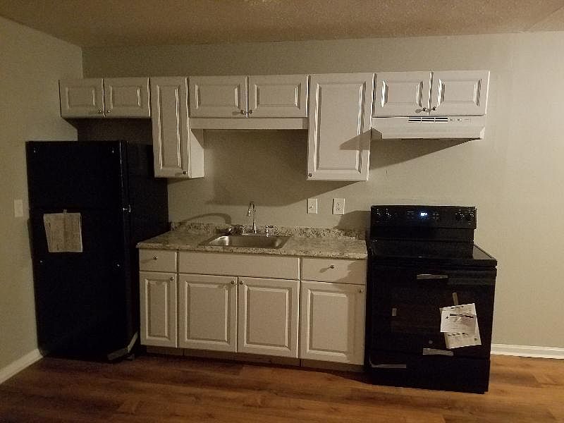 2nd image of 220 Kentucky Ave