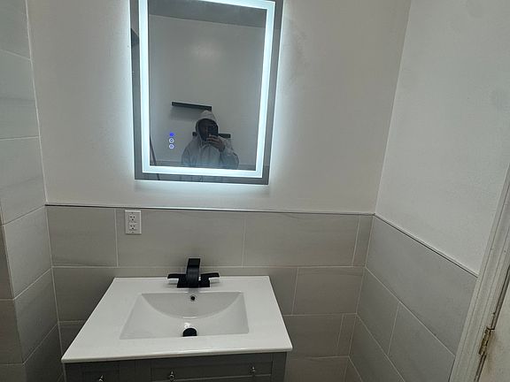 2nd image of 77 Littleton Ave #3