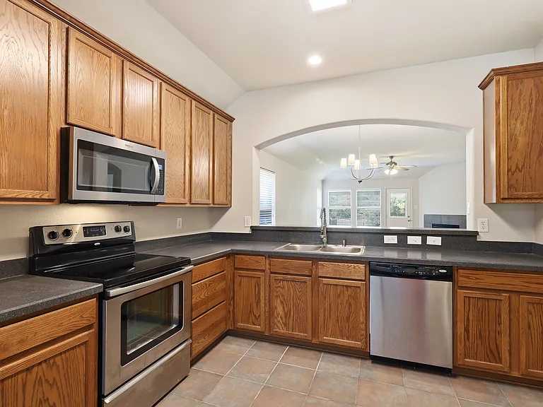 4504 Leeds Dr — Photo 10