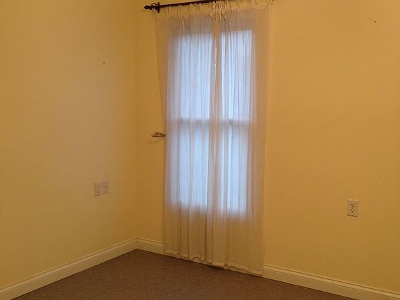 5th image of 1015 Tulip Ave
