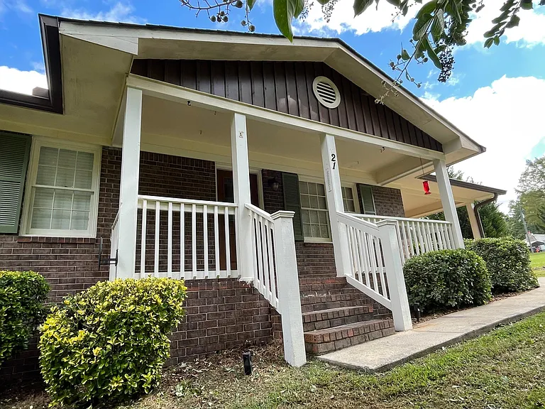 21 David Rd — Photo 2
