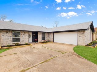 402 W Grenoble Dr, Grand Prairie, TX 75052