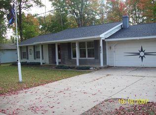 621 N Superior St, Farwell, MI 48622