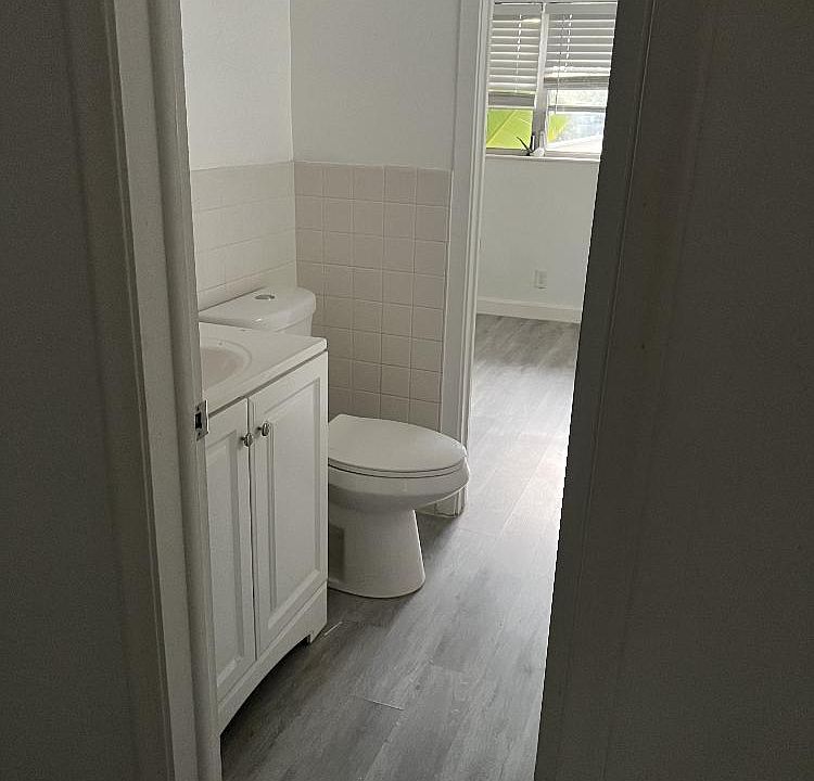 1st image of 190 SE 12th Ave APT 8B