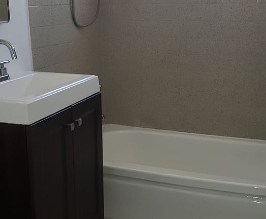 4th image of 3003-07 Rowena Ave #9