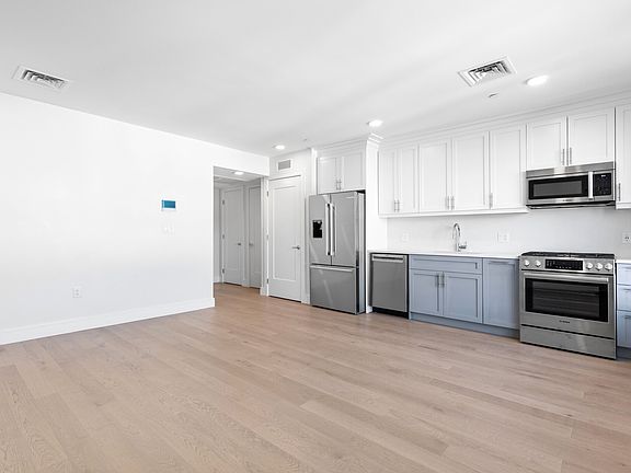 5th image of 301 Border St #401