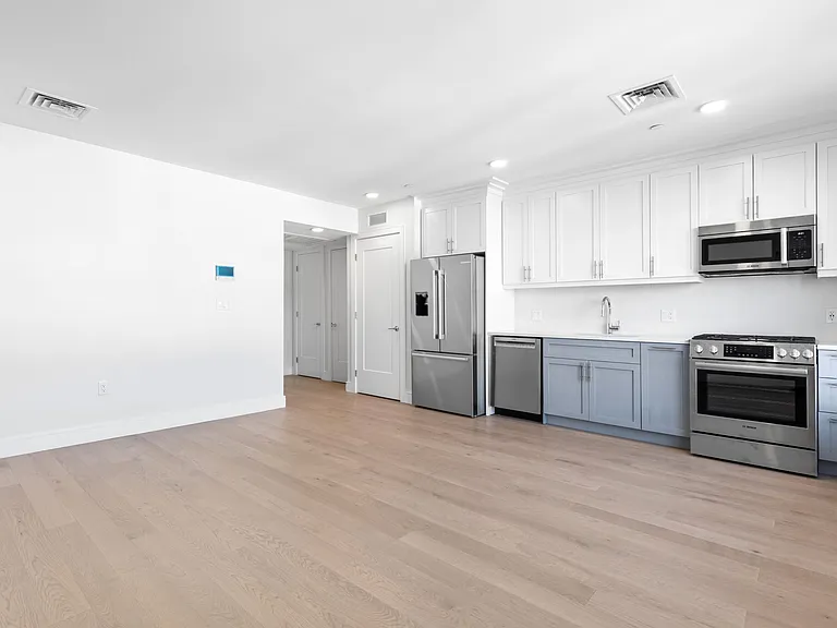 301 Border St #401 — Photo 5