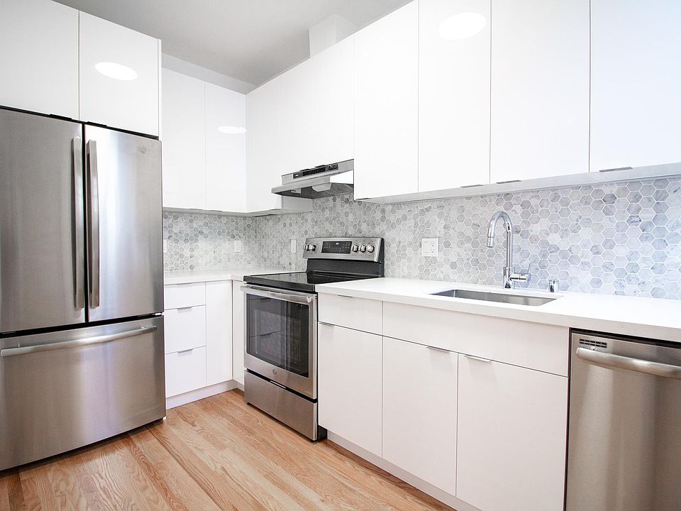 1st image of 1935 Jefferson St APT 301