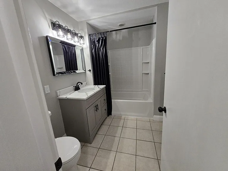 main bathroom 1