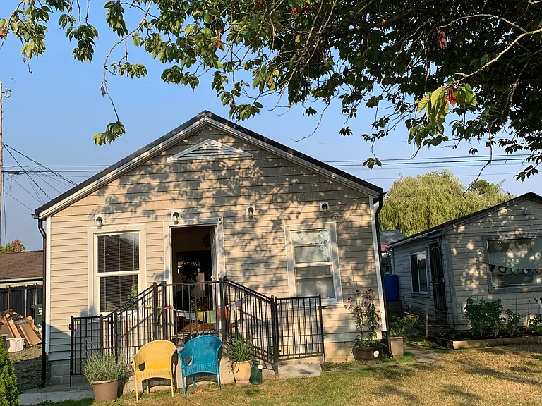 2123 Chestnut St — Photo 1