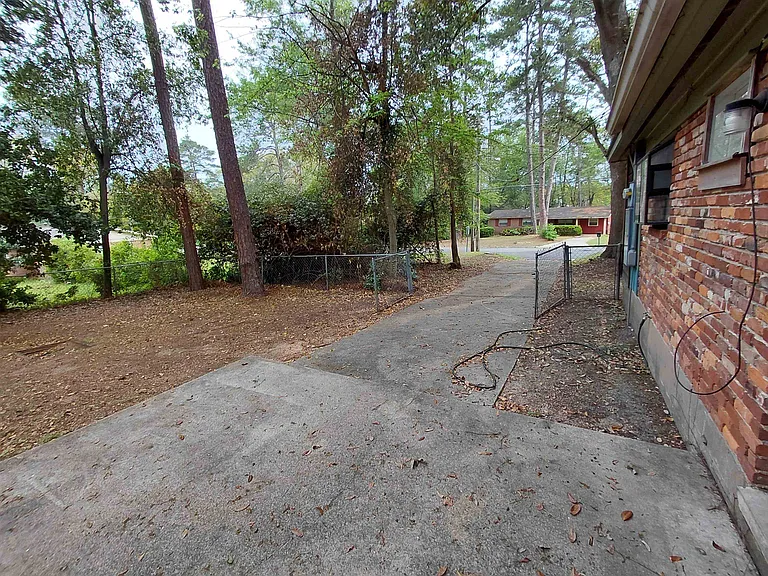 2412 Almond Dr — Photo 22