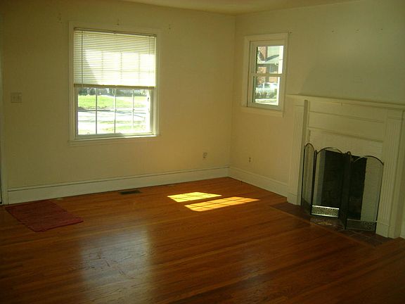 3rd image of 2728 Guilford Ave SW