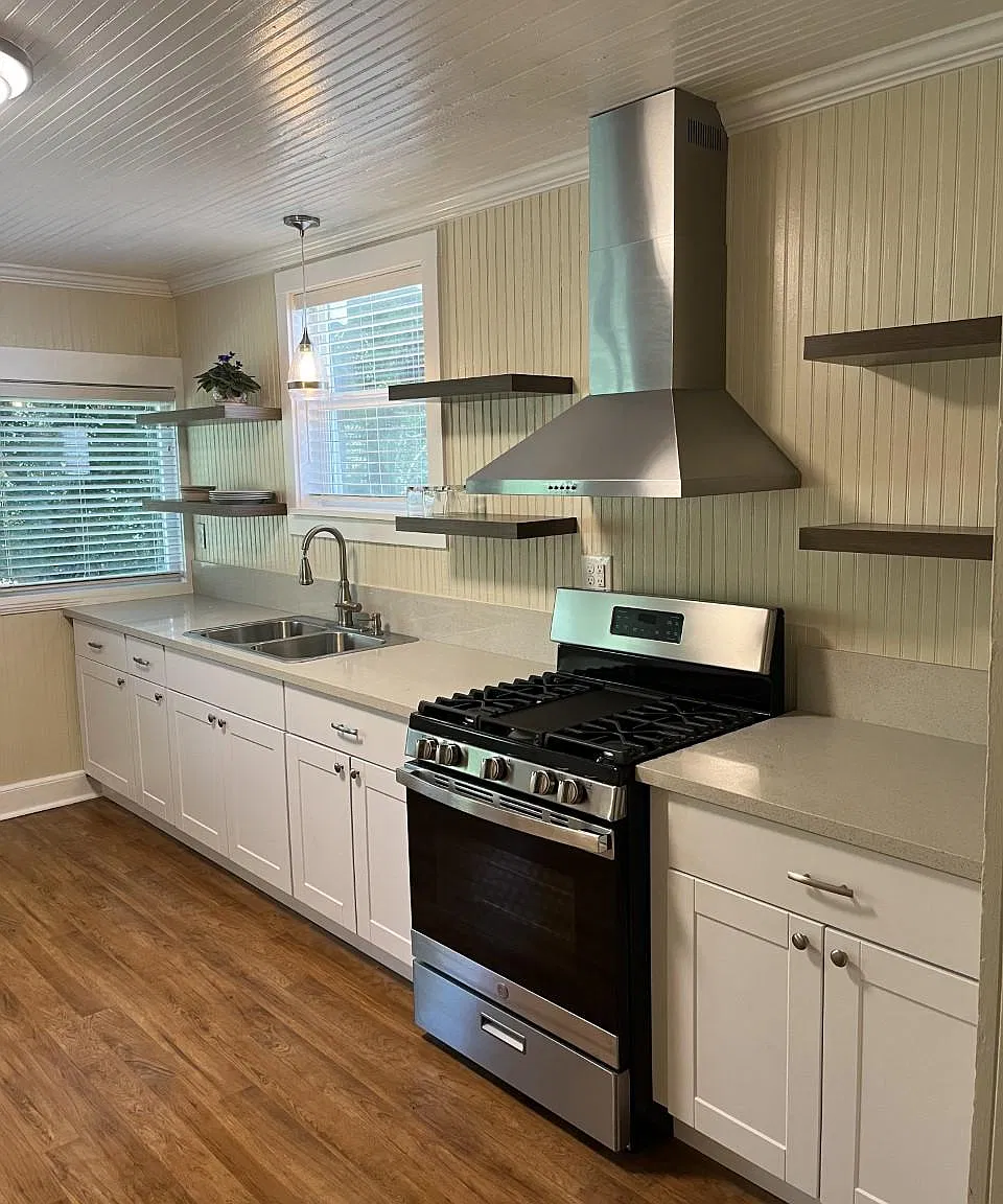 1240 Warner St — Photo 1
