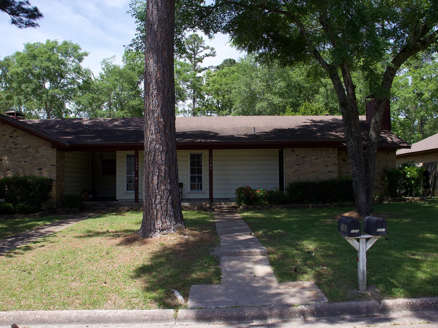 5305 Champions Dr — Photo 2