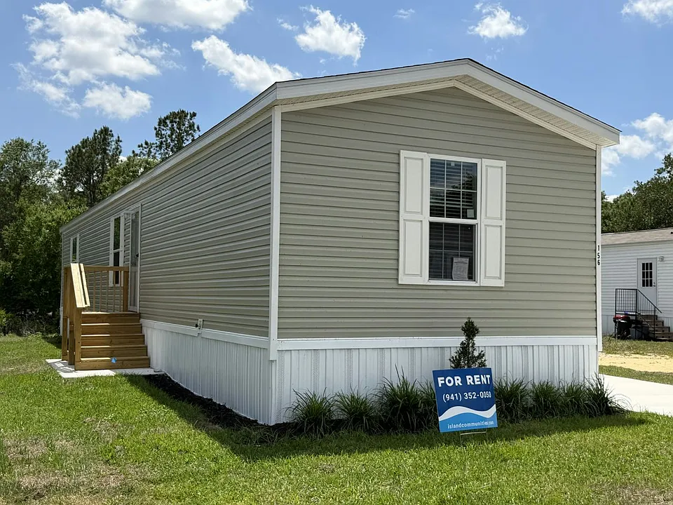 156 Lakeside Garden Cir #156