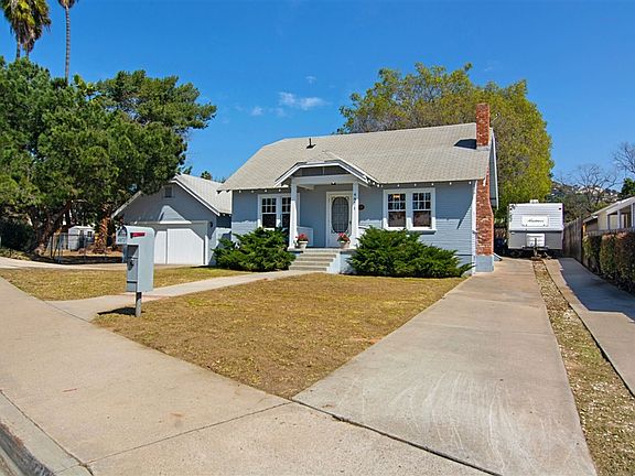 3rd image of 4871 Bancroft Dr