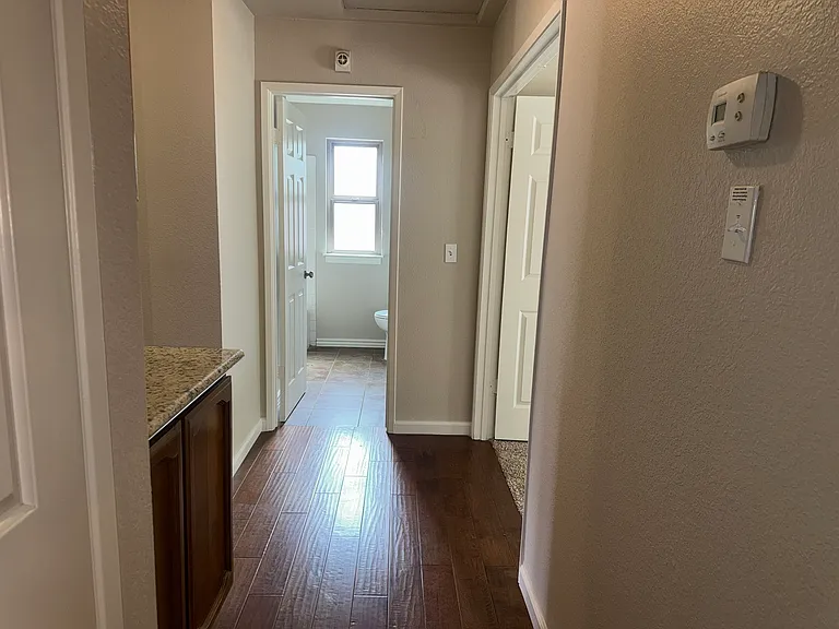 875 E Cromwell Ave — Photo 10