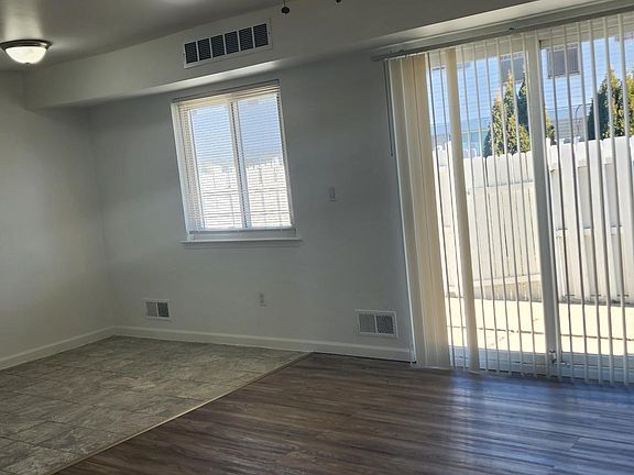 5th image of 15752 Dupage Blvd #15752