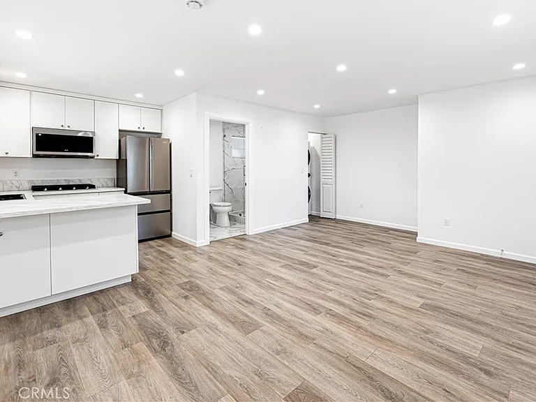 7042 White Oak Ave — Photo 3