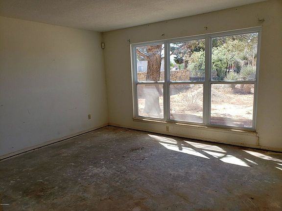 4th image of 7228 Village Dr