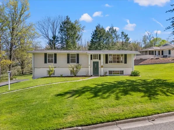 26 Winding Ln, Vestal, NY 13850