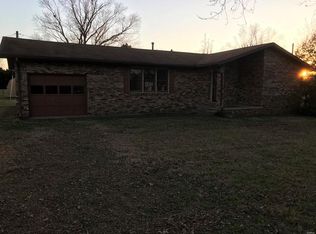 702 Barkley Dr, Mountain Grove, MO 65711