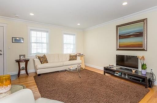 3rd image of 135 Crescent St APT 5