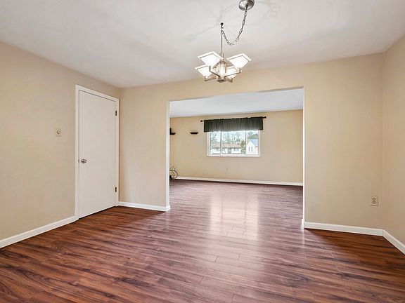 4th image of 131 Bellwood Ct #1