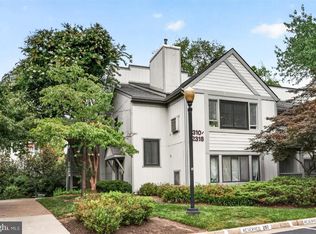 2316 Hunters Run Dr, Reston, VA 20191