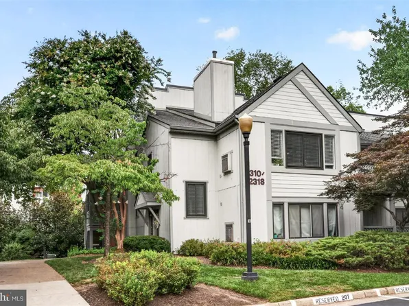 2316 Hunters Run Dr, Reston, VA 20191