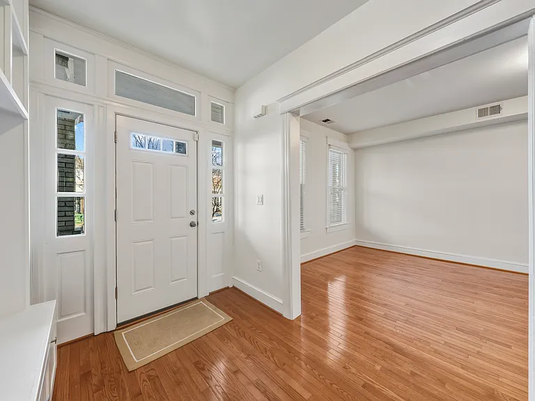 51 Girard St NE — Photo 9