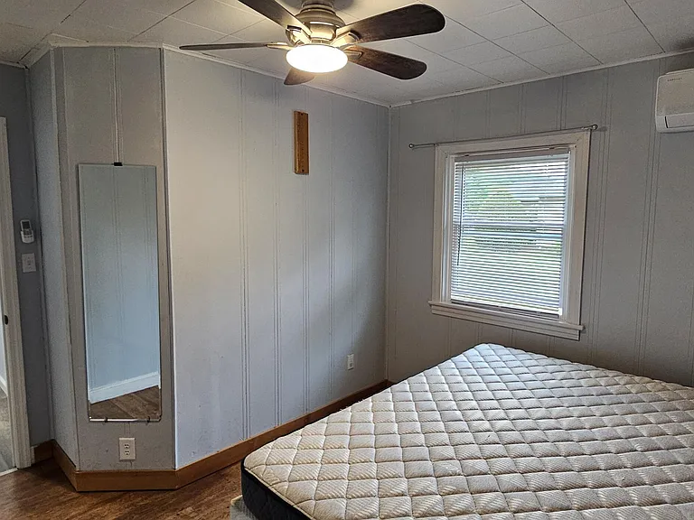 602 E Market St — Photo 17
