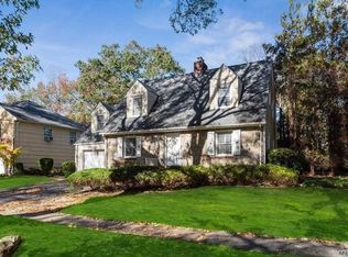 45 Lee Ave, Williston Park, NY 11596